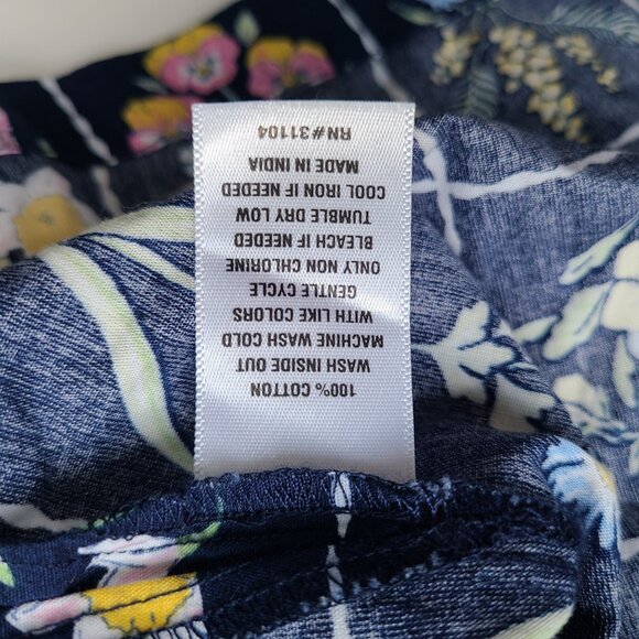 Crown & Ivy Sleeveless Top L Blue Floral 100% Cotton Preppy Ruffle Neck Casual - Picture 8 of 8